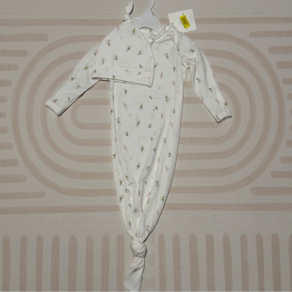 Starting Out NB-6M long-sleeve floral knotted gown